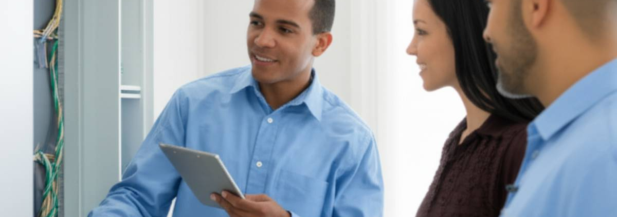 Low voltage wiring Toronto: Electrician explaining energy savings to homeowner.